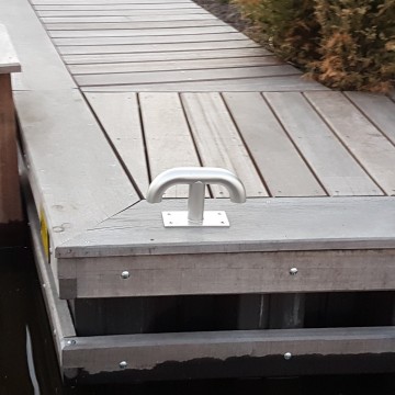 3 bijgesnedenwatervillaaanlegsteigersteigerverlichtingloosdrecht