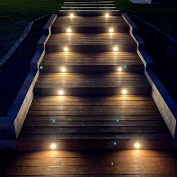 4k inbouwspotjes in trap   traptreden verlichting   vlonderlampjes   keerwand   beschoeiing   hoogteverschil   talud