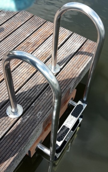 Aanlegsteiger opknappen   steigerlampen   bolders   steigerstootranden   sloep aanleggen   steigerverlichting   zwemtrap 1