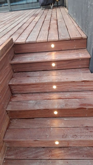 Inbouwspotjes in trap   vlonder   vlonderhout   vlonderverlichting   vlonderspotjes   vlonder lampjes   led tuin verlichting 0