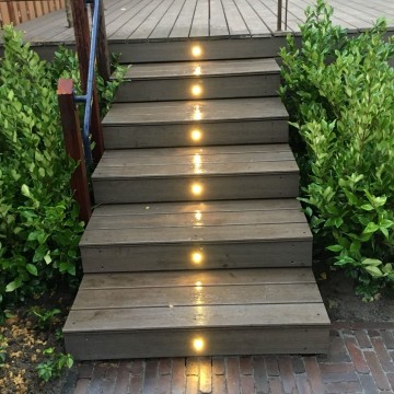 Inbouwspotjes in trap   vlondertrap   vlonder   composiet   vlonderverlichting   vlonderspotjes   vlonder lampjes   led tuin verlichting 0