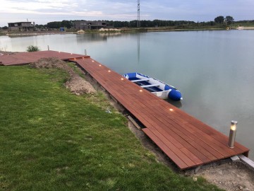Nieuwe aanlegsteiger   vlonder aan het water   met verlichting   spotjes en steigerlamp 7 0