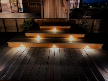 Opbouwspotjes vlonder 1   downlight   vlonder   trap   beschoeiing   keerwand   wandkering harthout   verlichting trap tuin