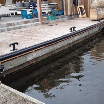 Prodock zwart stootprofiel   pro dock steiger stootrand   met 3x bolderlamp   en 2x wandanker   slotoog