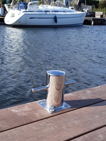 Rvs bolder 75mm   steiger   vlonder   aanlegsteiger   afmeren   aanmeren   boot   sloep   zeiljacht