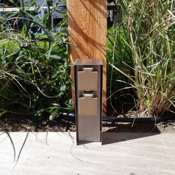 Rvs buitenstopcontact   stroompunt tuin   stroomzuiltje   elektra paaltje