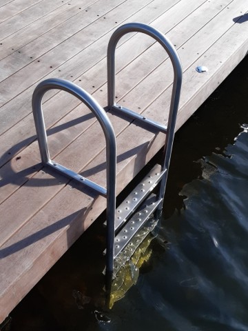 Rvs zwemtrap   5 treden   steiger trap   zwem ladder   geborstelde buis   steigertrap   kadetrap
