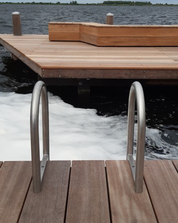 Rvs zwemtrap   steiger trap   zwem ladder   geborstelde buis   5 treden   vlonder   wonen en tuin aan het water