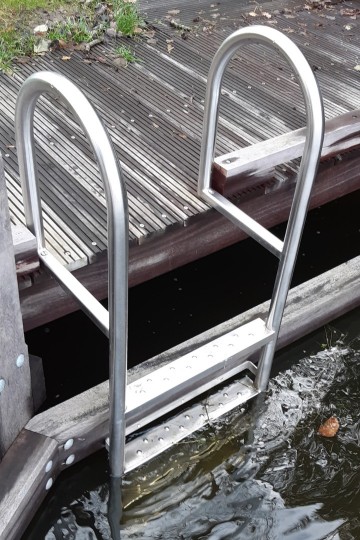 Rvs zwemtrap maatwerk   speciaal   steiger trap   zwem ladder   geborstelde buis   5 treden   beschoeiing   schoeiing   damwand