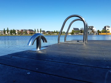 Slm250   steigerlamp   bolderlamp   rvs316   bolder   verlichting   terraslampen   composiet steiger   met rvs zwemtrap