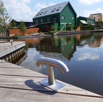 Slm350   de krijgsman muiden   rvs bolder steigerlamp  wonen aan het water   tuin aan het water   vlonder   steiger   tuinverlichting
