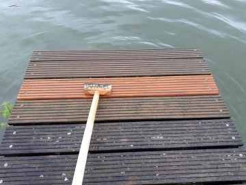 Steiger reinigen   vlonderplanken schoonmaken met power gel