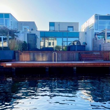 Steiger steun   instapsteun   steiger beugel   voor veilig instappen uitstappen  rvs gepolijst   kadebeugel