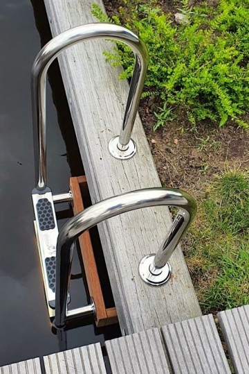 Steiger zwemtrap rvs steigertrap zwemladder steigerladder vlonder beschoeiing schoeiing zwemmen