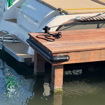 Stootrand zwart   stootprofiel   bumper steiger stootlijst   boot sloep