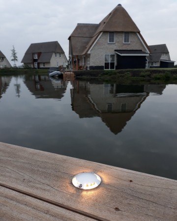 Watervilla   friesland   steigerverlichting   vlonderterras   opbouwspotjes   vlonderspotjes   terras spotjes   vlonderverlichting 0kopie