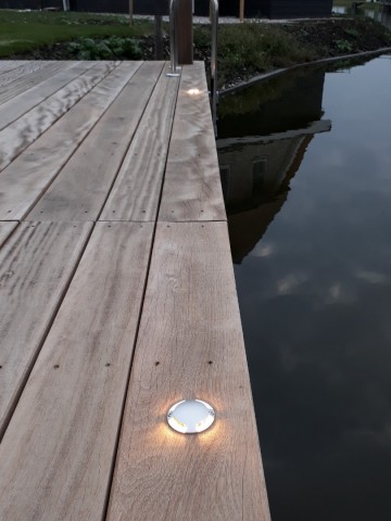 Watervilla   friesland   steigerverlichting   vlonderterras   opbouwspotjes   vlonderspotjes   terras spotjes   vlonderverlichting 3