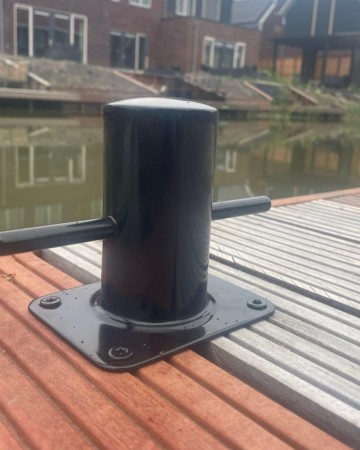 Zwarte bolder zwartrvs316zwartebolderkikkeraanmerenaanleggen1