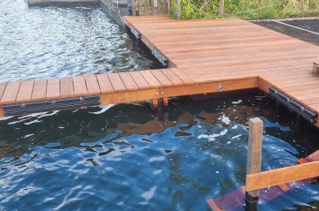 Zwarte stootrand   blokfender   stootblok steiger   steigerfender   fender zwart