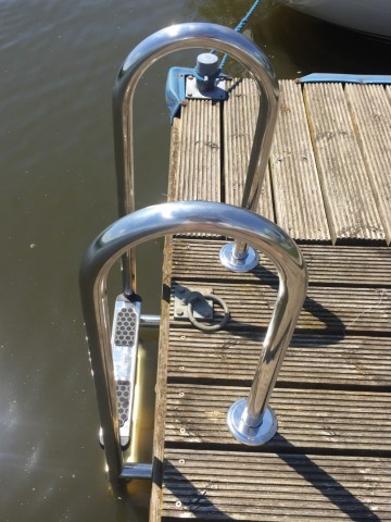 Zwemtrap steiger rvs 5 treden   wonen aan het water   zwemmen   zwemsteiger   steigertrap